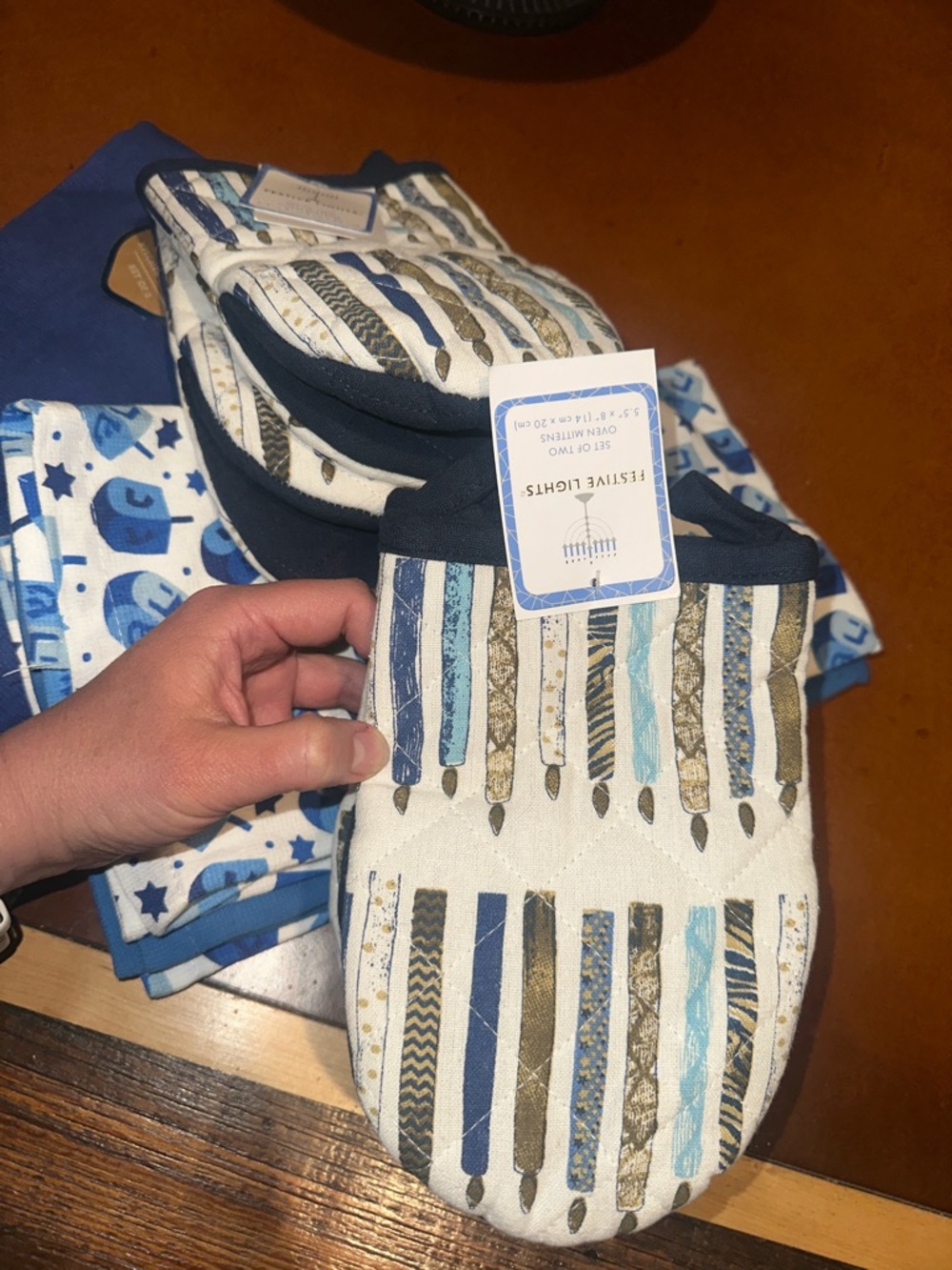 NWT Navy/White Dreidel Print solid blue an festive lights towels and hot pad - Picture 6 of 6